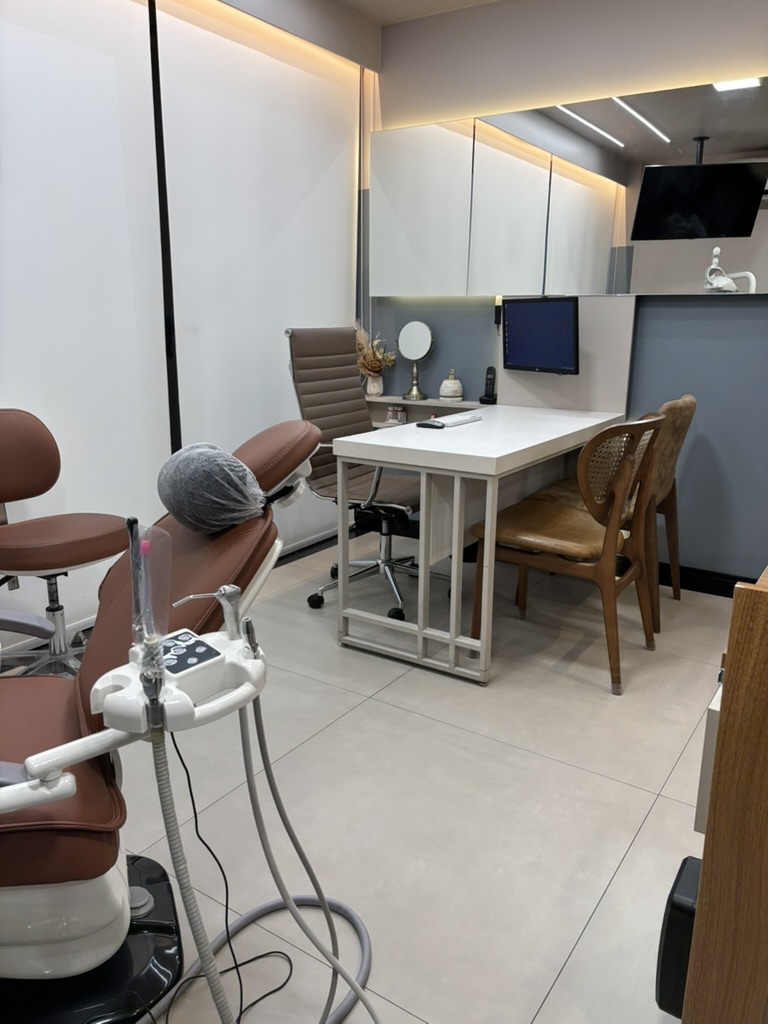 0FFD02D6-12C8-4212-A8AE-AB1E2DB529C6_1_105_c